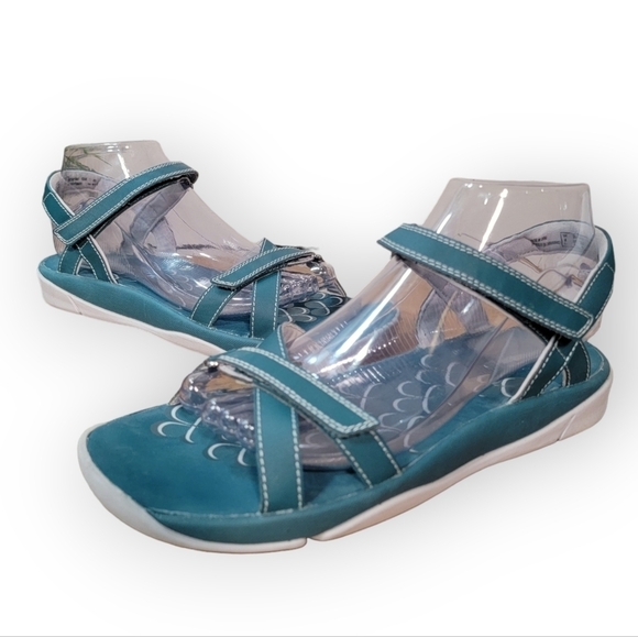 NWOT Clarks Women's Tresca Trace Ankle Strap Outdoor Sandal Teal 8.5 - Picture 1 of 16